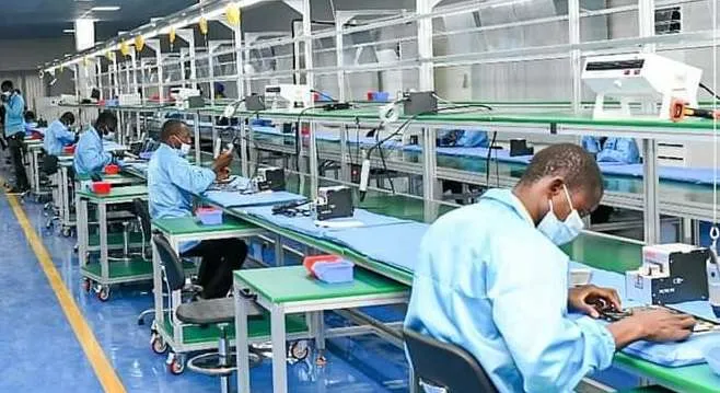 Ouvrier horizon industries en production